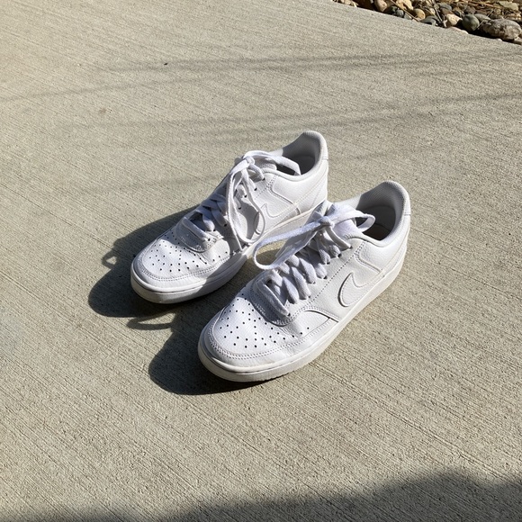 Nike White Women's Sneakers - Picture 4 of 9